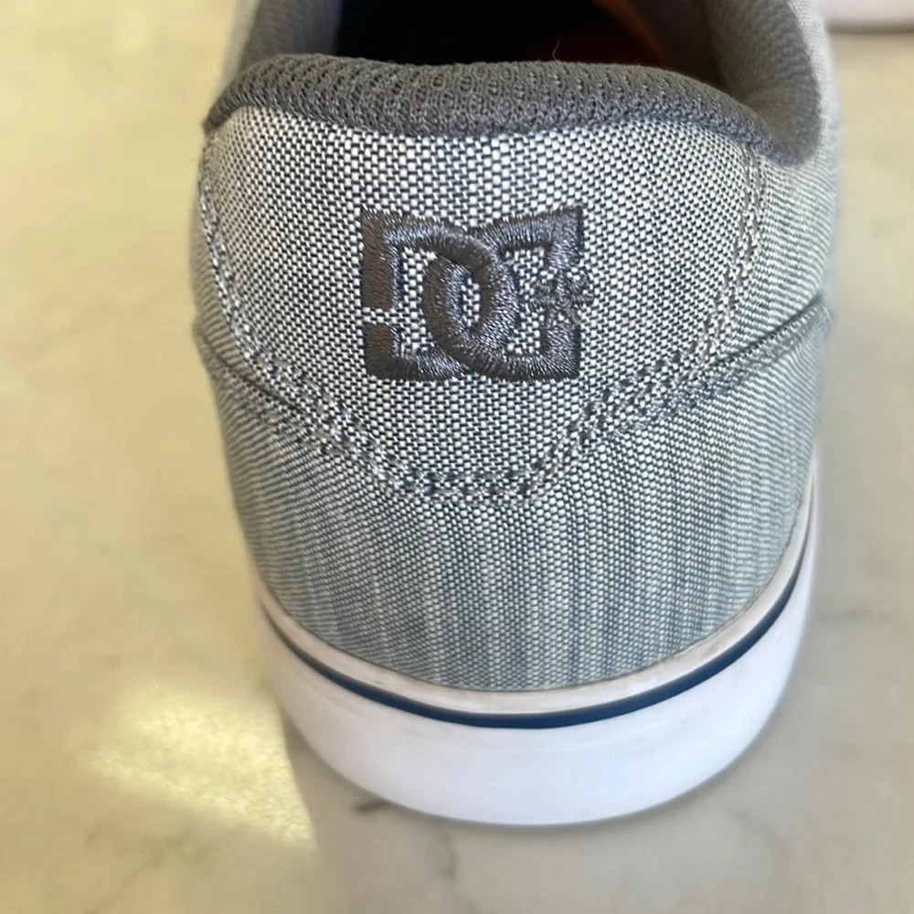 DC  Buckle Anvil Shoe Gray Size 9